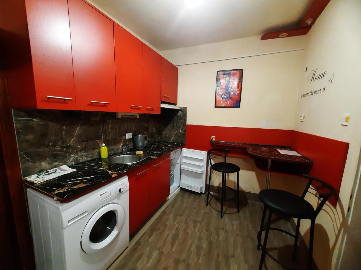 Midnight Cats' Apartment In Rynok Square Світло Є Завжди! ลวีฟ ภายนอก รูปภาพ